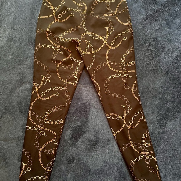 New Zara black pants with gold chain pattern
size 10 - Picture 5 of 8